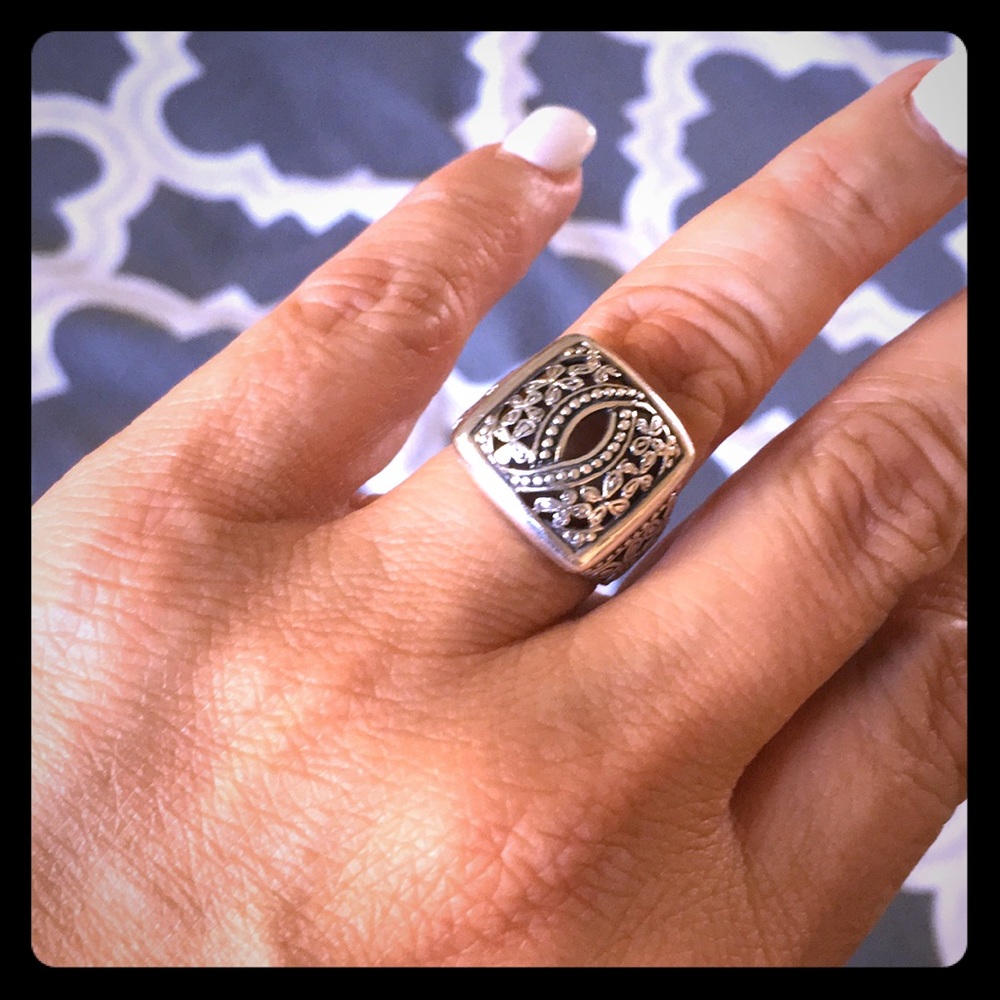 Beautiful sterling silver design ring